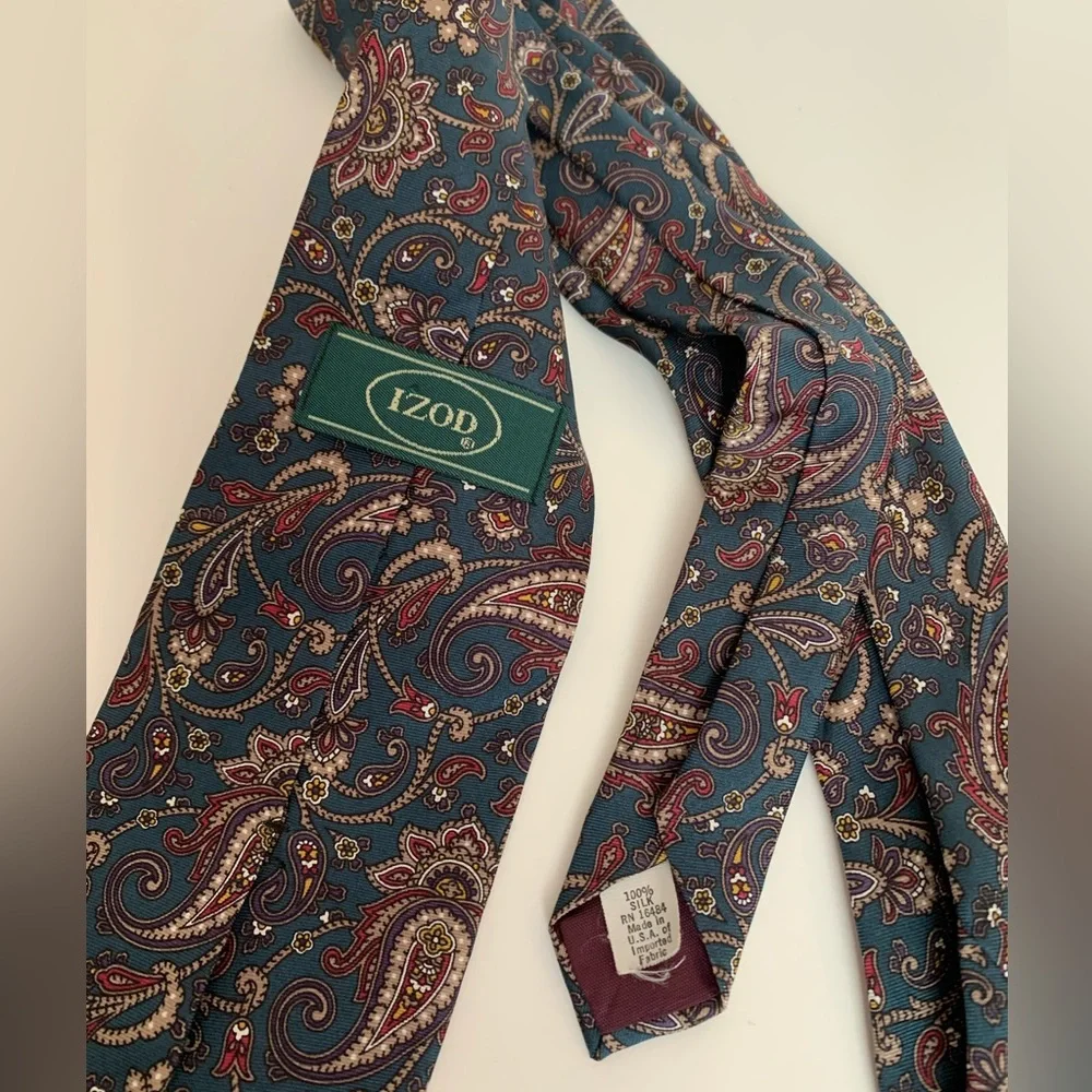IZOD Paisley Print Silk Tie. Excellent Used Condition! - Picture 3 of 4